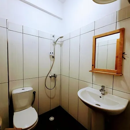 Vandrarhem And Hani I Fisnikut Gjirokastër