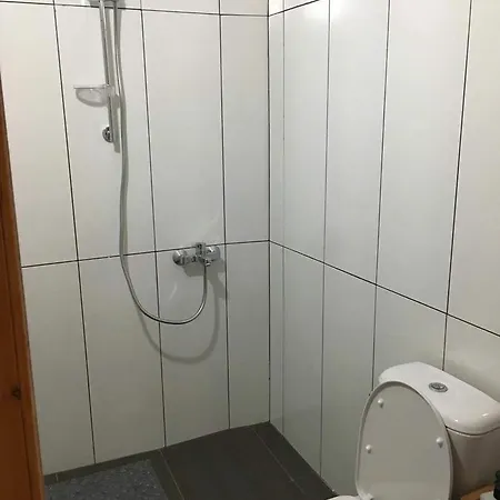 And Hani I Fisnikut ホステル *