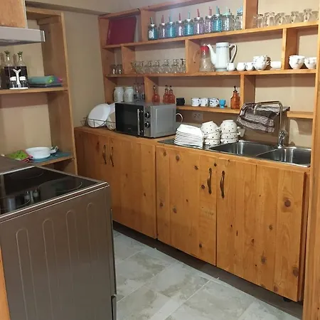 Vandrarhem And Hani I Fisnikut Gjirokastër