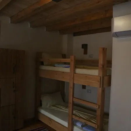 And Hani I Fisnikut Vandrarhem Gjirokastër